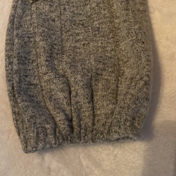 Cute Almost Famous NWT Gray Top Size Small - Picture 4 of 9